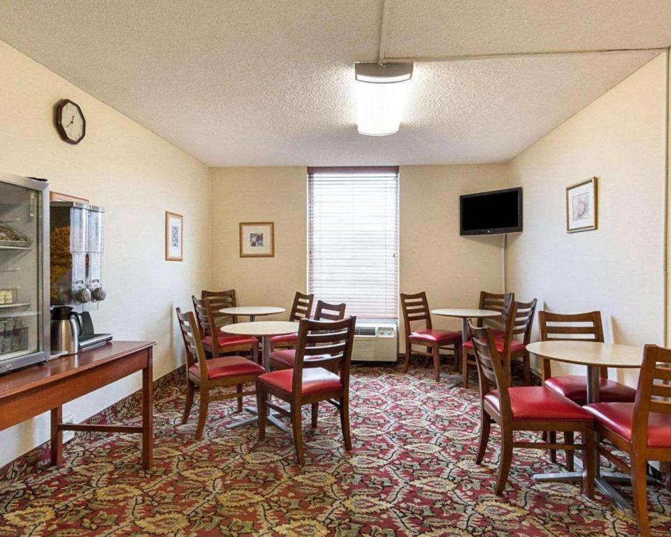 Econo Lodge Near Quantico Marine Base Dumfries Buitenkant foto