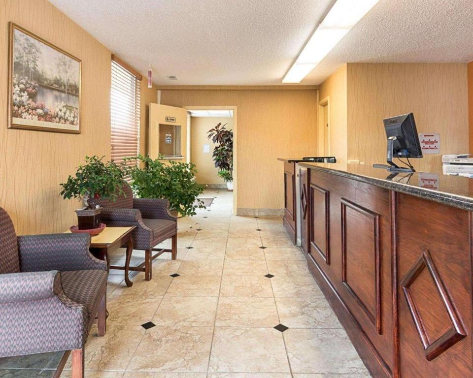 Econo Lodge Near Quantico Marine Base Dumfries Buitenkant foto