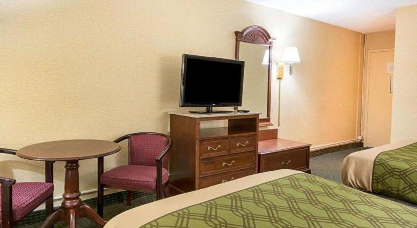 Econo Lodge Near Quantico Marine Base Dumfries Buitenkant foto
